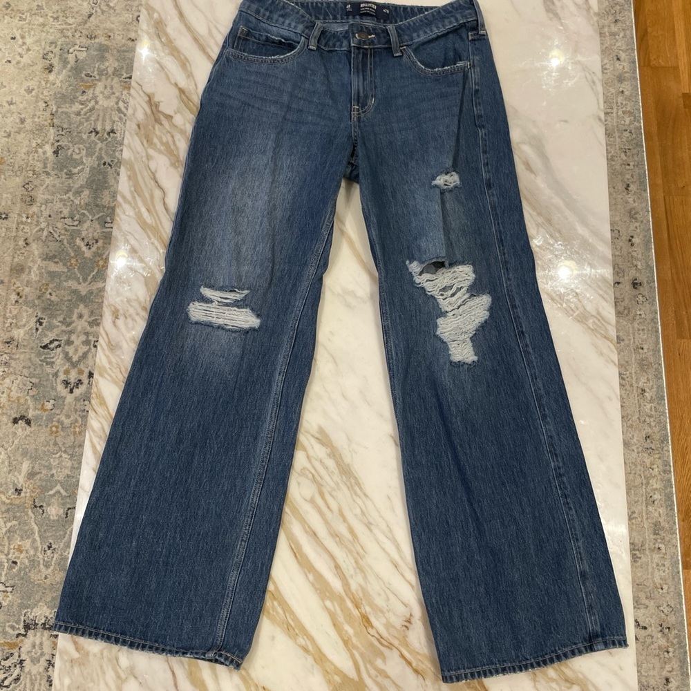 hollister women’s Blue low rise baggy Distressed Jeans